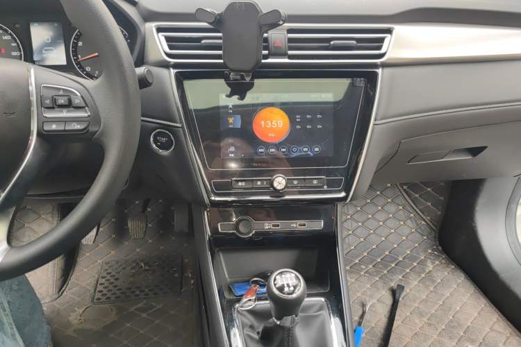 Used Roewe i5 2019 1.5L Manual 4G Connectable Langhao Edition
