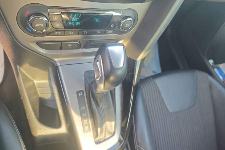 Used Ford Focus 2012 Sedan 1.6L Automatic Fashion Edition
