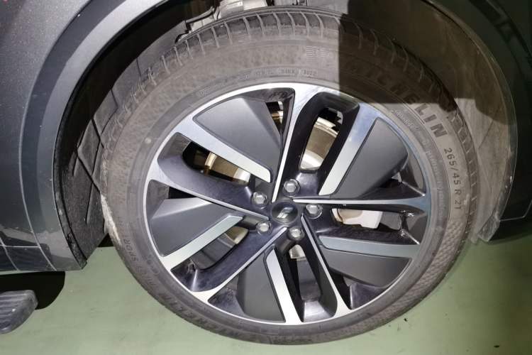 Used Li Auto L9 2022 Max model Right Front Wheel Hub