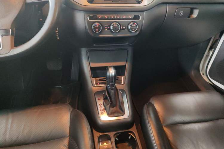 Used Volkswagen Tiguan L 2013 1.8TSI Automatic Two-Wheel Drive Luxury Model
