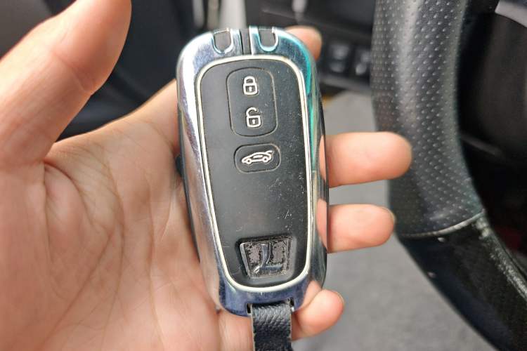 Used Luxgen U6 SUV 2015 1.8T ZhiZun Model
