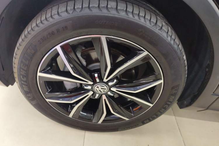 Used Volkswagen Tiguan L 2020 330TSI Automatic Two-Wheel Drive Smart Luxury Edition China VI Standard Left Front Wheel Hub