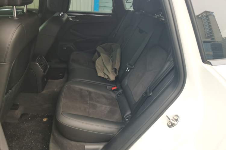 Used Porsche Macan 2021 Macan 2.0T Left Rear Seat