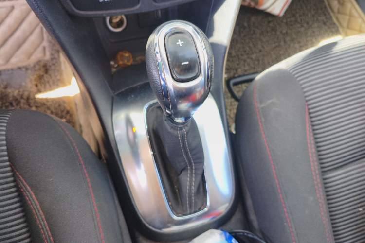 Used Buick Encore 2015 1.4T Automatic Two-Wheel Drive Urban Elite Version Gear Lever