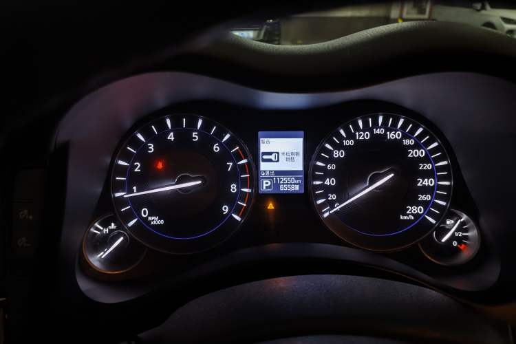 Used Infiniti Q70 2019 Q70L 2.0T Elite Plus Version Odometer Close Up