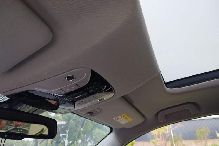 Used GAC Trumpchi GS8 2017 320T Two-Wheel Drive Luxury Smart Connectivity Version (7 Seats)
