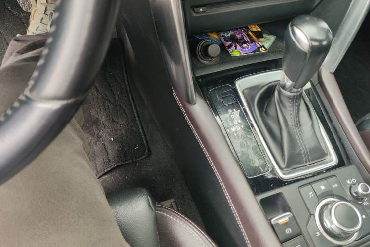 Used Mazda CX-4 2018 2.0L Automatic Two-Wheel Drive Blue Sky Premium Upgrade Version China VI Standard Gear Lever