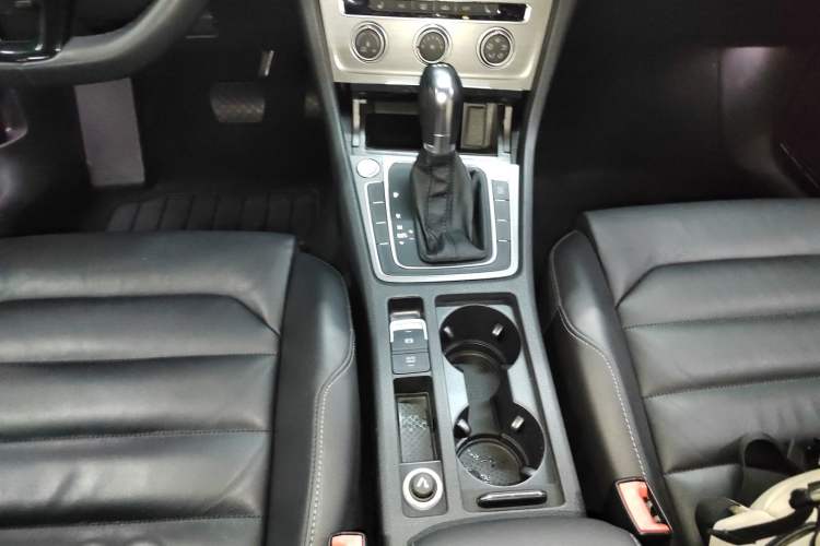 Used Volkswagen Golf 2015 1.4TSI Automatic Luxury Model Gear Lever