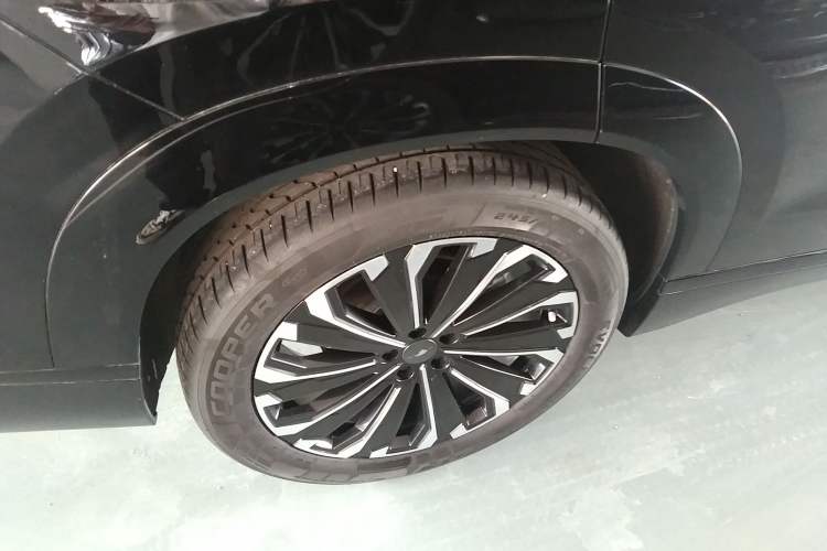 Used Chery Tiggo 9 2023 2.0T Dual-Clutch Two-Wheel Drive Luxury Edition 5 Seats Right Rear Wheel Hub