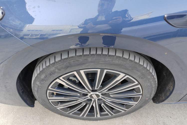 Used Geely Galaxy A7 2025 Model EM-i 150km Starship Edition Left Front Wheel Hub