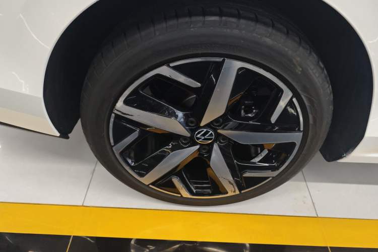 Used Volkswagen Lamando 2025 Lavida L 280TSI DSG Cool & Spicy Edition Right Rear Wheel Hub