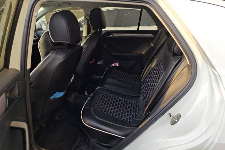 Used Volkswagen T-ROC 2022 280TSI DSG Two-Wheel Drive Elite PLUS Interior 4