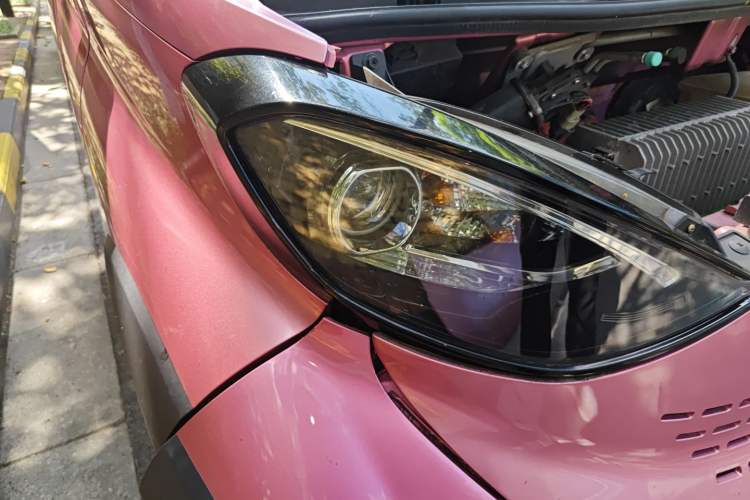 Used Baojun E100 2017 Intelligent Edition Right Front Headlight