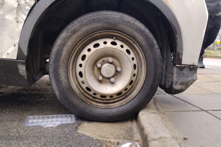 Used SAIC MAXUS EV30 2021 Pure Electric Smart Logistics Expert with Long Wheelbase—CATL
