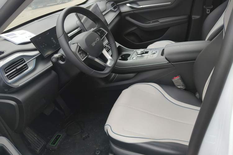 Used BYD Destroyer 05 2023 Champion Edition DM-i 120KM Prestige Model Left Front Seat