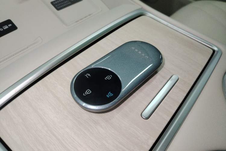 Used Hima Luxeed R7 2024 All-Electric 802 km Max Vehicle Key