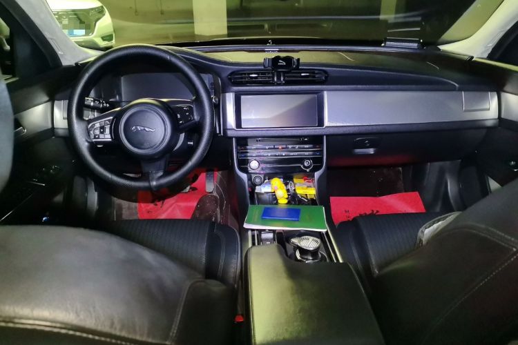 Used Jaguar XFL 2017 XFL 2.0T 240PS Premium Edition Center Console