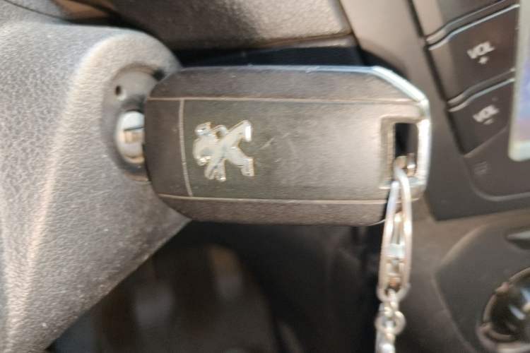 Used Peugeot 301 2014 1.6L Manual Comfort Edition