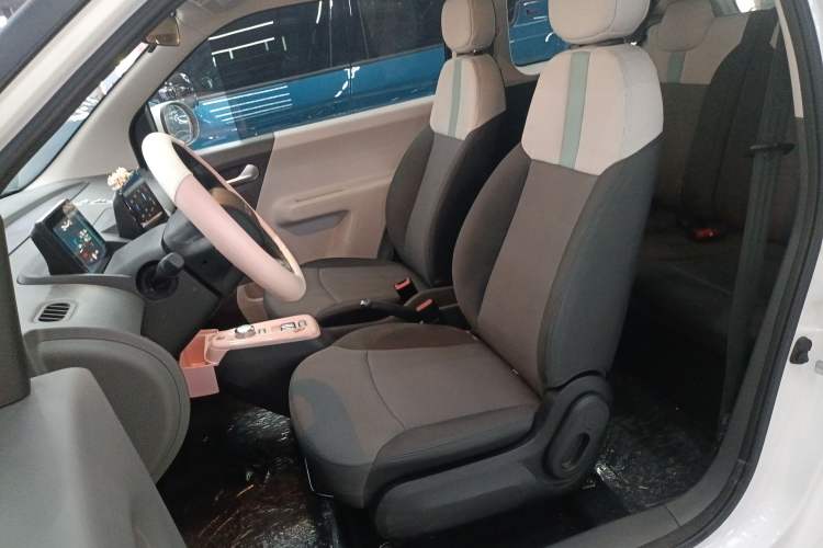 Used CHANGAN NEVO Lumin 2022 155 km – Refreshingly Sweet Edition Left Front Seat