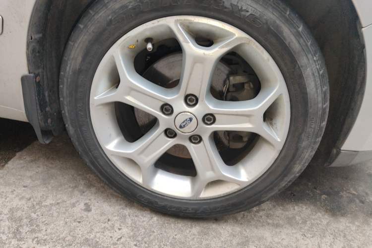 Used Ford S-MAX 2008 2.3L 7-Seater Luxury Version Right Front Wheel Hub