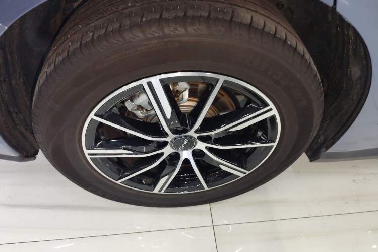 Used BYD Seal 06 New Energy 2024 DM-i 80KM Prestige Model Right Rear Wheel Hub