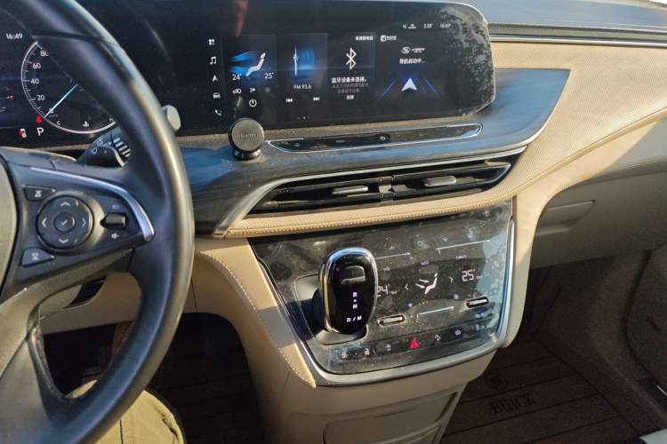 Used Buick GL8 2022 ES Landtrek 653T Flagship Model Audio And AC Panel