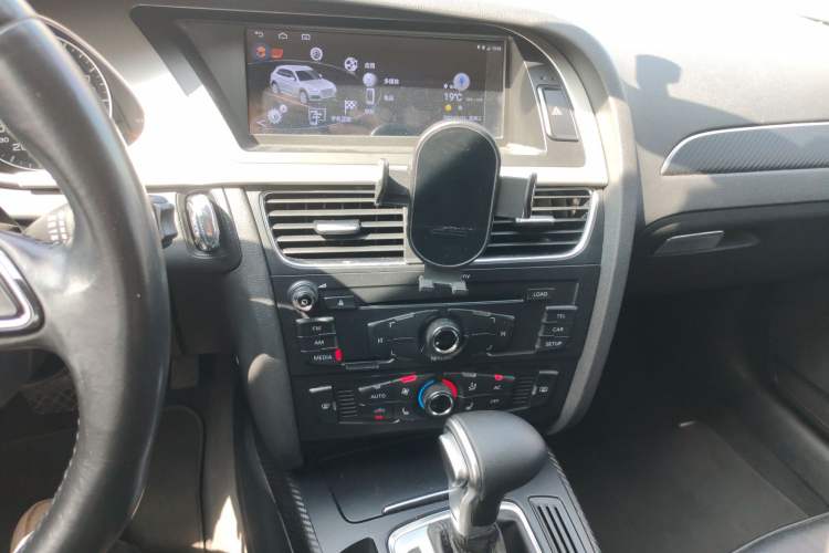 Used Audi A4L 2012 2.0 TFSI automatic Comfort trim level