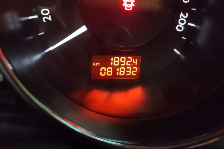 Used Peugeot 3008 2015 2.0L Automatic Trend Edition Odometer Close Up