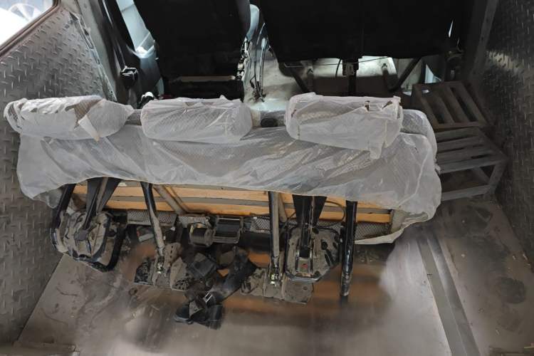 Used Iveco Daily 2017 2.5T A35 Low-Roof 5-7 Seater Passenger Van 47Z5
