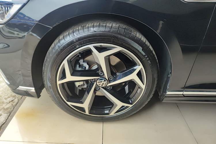 Used Volkswagen Magotan 2023 2 Million Units Limited Edition 330TSI DSG Leading Version Exterior 4