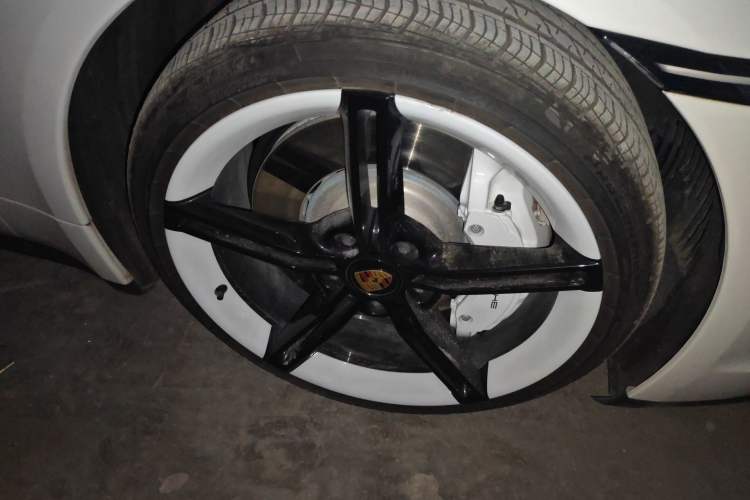 Used Porsche Taycan 2022-Year Restyled Taycan 4S Right Front Wheel Hub