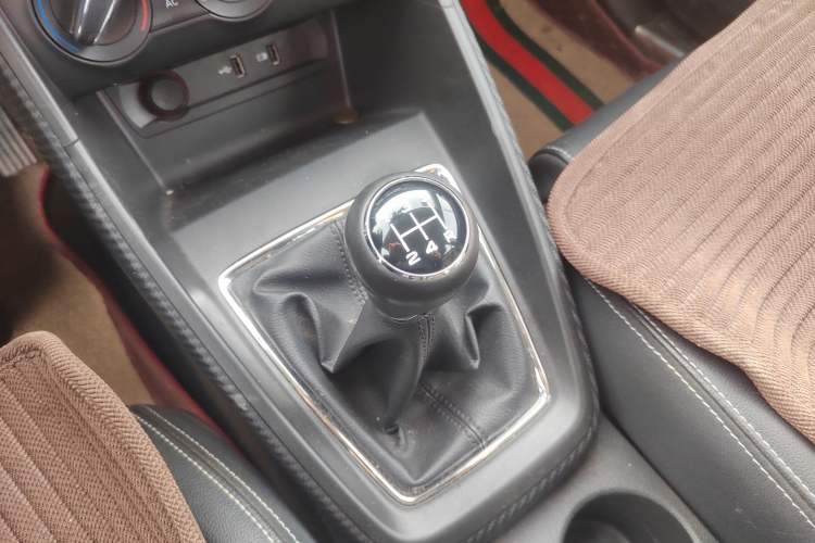 Used MG ZS 2017 1.5L Manual Elite Edition Gear Lever