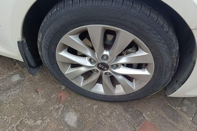 Used Kia K5 2016 1.6T Automatic LUX Right Front Wheel Hub