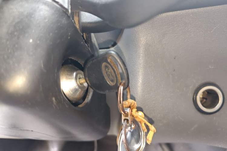 Used Ford Classic Transit 2015 2.8T Diesel Multi-Function Vehicle Short Wheelbase 6-Seater Mid-Roof Edition JX493ZLQ4