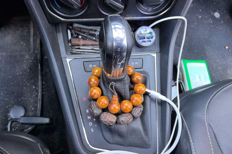 Used Volkswagen Lavida 2015 1.6L Automatic Comfort Edition Gear Lever