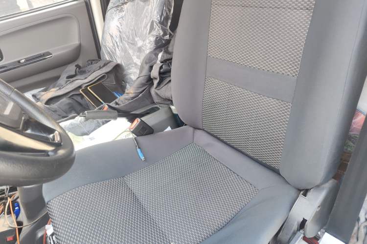 Used Dongfeng Yufeng EM26 2023 Standard Edition 41.472 kWh Henan Lithium Power Left Front Seat