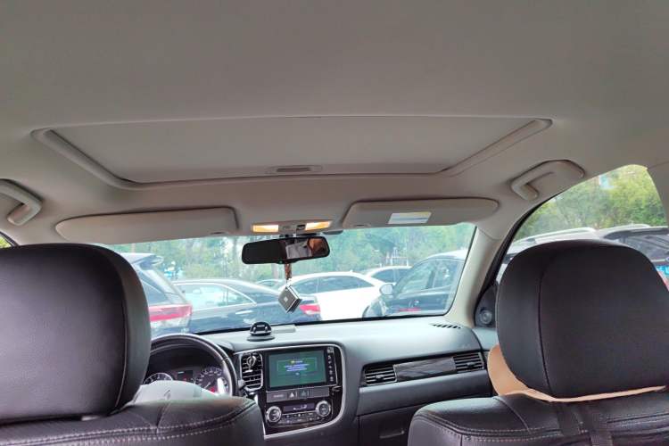 Used Mitsubishi Outlander 2016 2.4L 4x4 Luxury Edition 7-Seater
