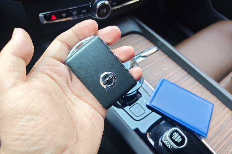 Used Volvo XC60 2023 B5 4x4 Smart Luxury Edition
