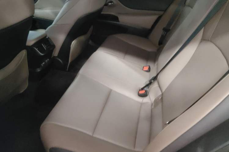 Used Lexus ES 2023 200 Excellence Edition
