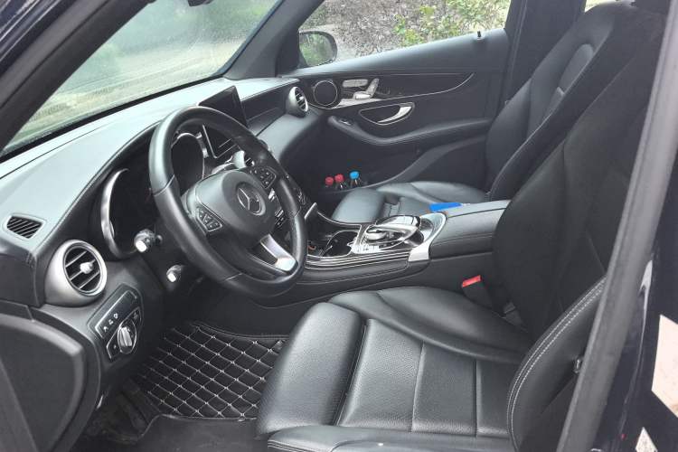 Used Mercedes-Benz GLC 2018 Facelift GLC 260 4MATIC Luxury Edition
