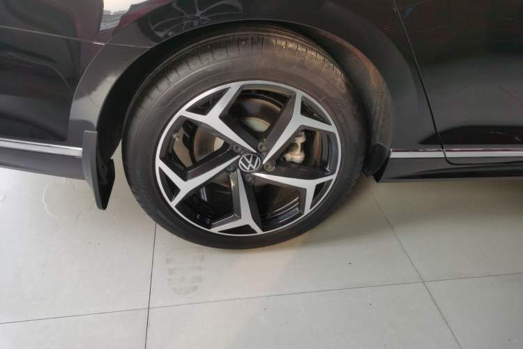 Used Volkswagen Magotan 2024 2 Million Units Zhongxiang Version 330TSI DSG Luxury Edition