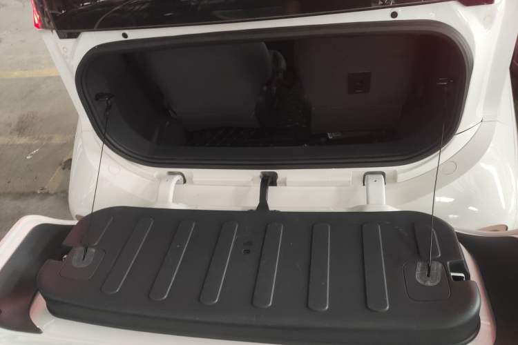 Used Baojun E200 2020 305KM Smart Drive Version Trunk