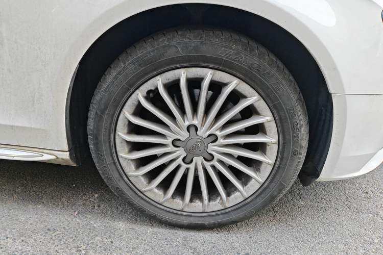 Used Audi A4L 2016 35 TFSI Collector's Edition Automatic Standard Model Right Front Wheel Hub