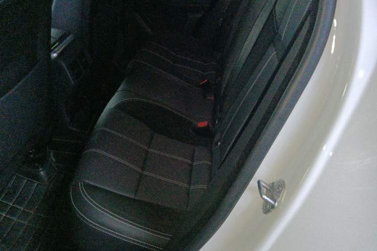 Used Land Rover Range Rover Velar 2019 250 PS R-DYNAMIC S
