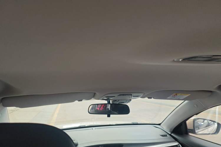 Used Geely Auto Emgrand 2019 Leading Edition 1.5L Manual Luxury Model China VI Standard Headliner