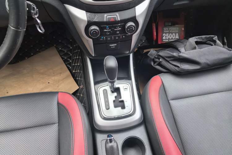 Used CHANGAN Eado 2013 1.6L Automatic ZhiKu Model China IV Standard Gear Lever