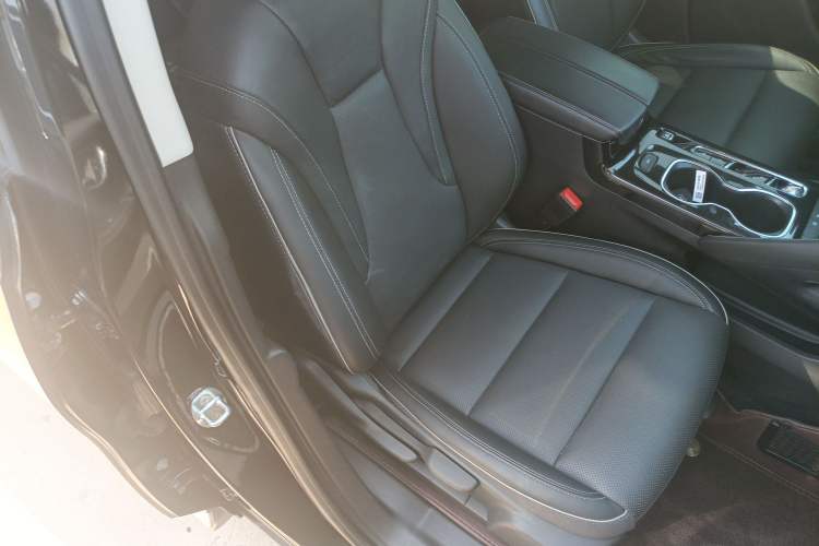 Used Buick Envision 2022 Encore S 552T Two-Wheel-Drive Luxury Model Right Front Seat