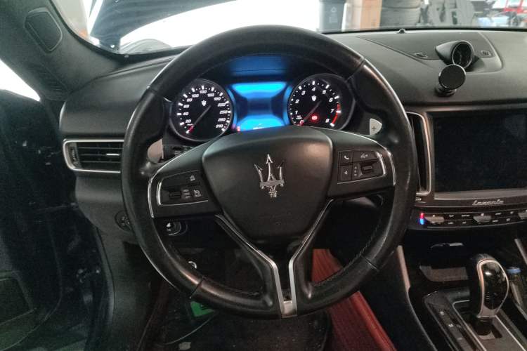 Used Maserati Levante 2016 3.0T Standard Edition Steering Wheel