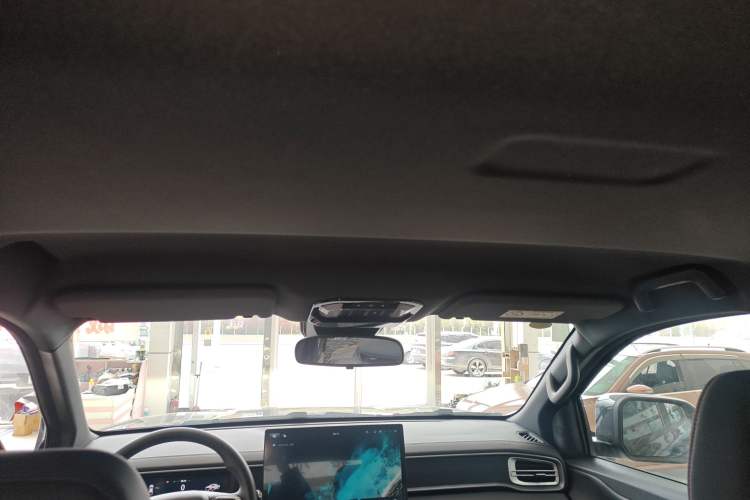 Used RELY Venucia R08 2025 Model 2.3T 8AT 2WD Diesel Long Box Trail Edition Headliner