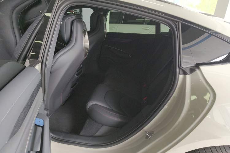 Used Xiaomi Auto SU7 2024 Rear-Drive Long-Range Intelligent Driving Version